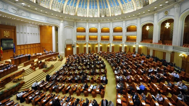 Aleșii nu renunță la pensiile speciale. Comisia de statut reia discuțiile 