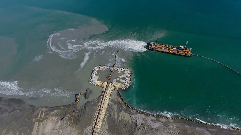 VIDEO spectaculos. Cum s-au extins spre mare plajele de la Constanța