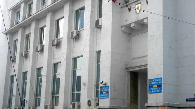 Funcționarul din Primăria sectorului 3 acuzat de mită și proxenetism, reținut de procurori 