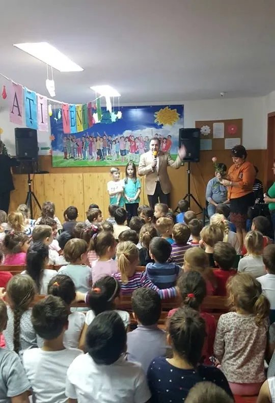 Deputatul PSD Cristian Rizea, campanie electorală în grădiniţele din sector, lângă 150 de copii 