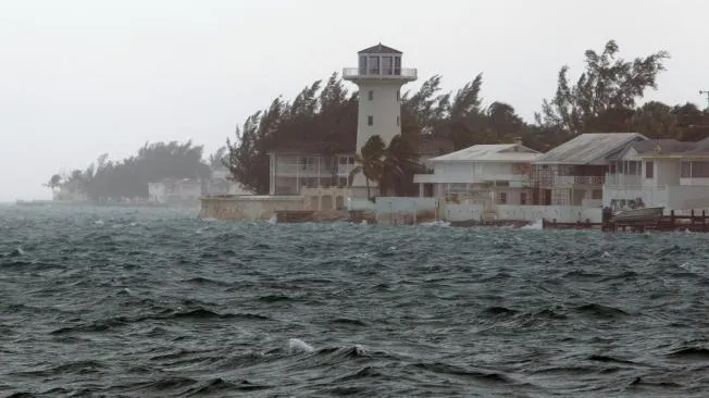 Uraganul Joaquin se intensifică. A ajuns să aibă 250 de kilometri pe oră