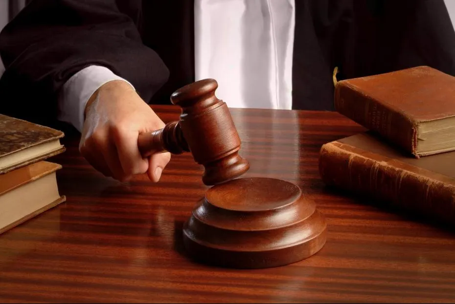 Ministrul acuzat că a primit mită 500.000 euro își așteaptă sentința 