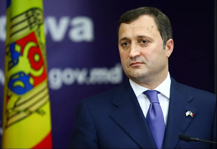 Vlad Filat are statut de învinuit. Se solicită arestul preventiv pentru 30 de zile - UPDATE