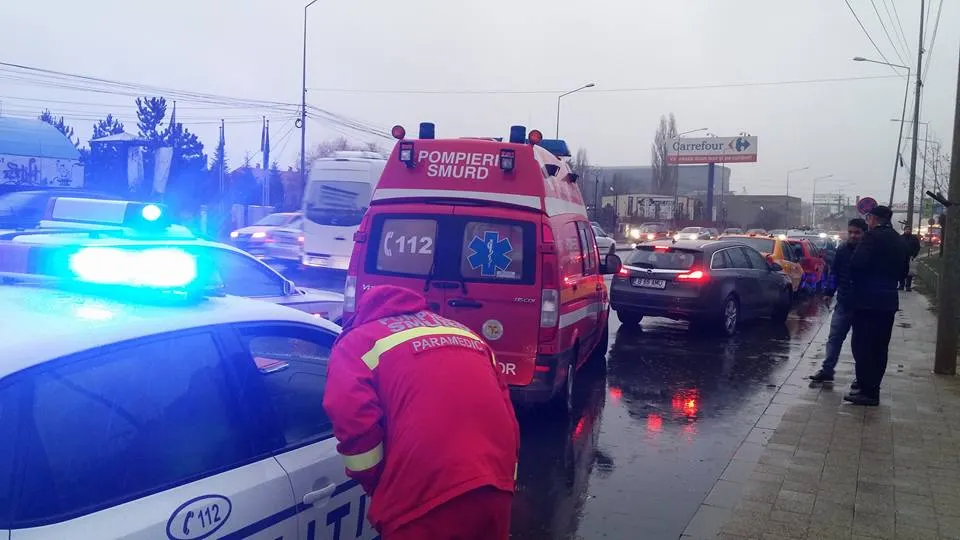 Carambol pe DN1. Patru maşini implicate. Traficul este blocat