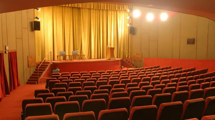 Instituţiile de cultură trag cortina de teama cutremurelor. LISTA CLĂDIRILOR PERICOL PUBLIC