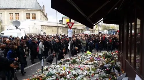 Atentate în Paris. Momentul de reculegere în Franța în memoria victimelor, surprins în imagini