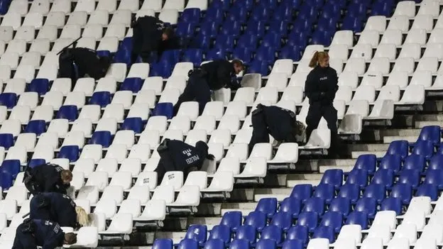 Alertă teroristă în Hanovra! Meciul Germania - Olanda, anulat. Nu au fost găsiţi explozibili