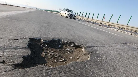 Cea mai deteriorată autostradă din România ar putea ajunge pericol mortal până în primăvară