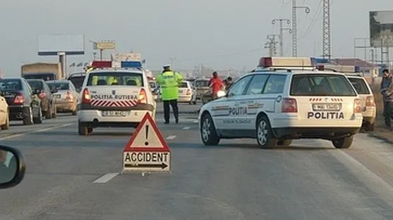 Accident pe autostrada Arad-Nădlac. Un microbuz a intrat într-un TIR