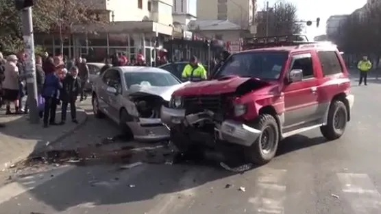 Accident în Focşani. Un pompier este în stare gravă 