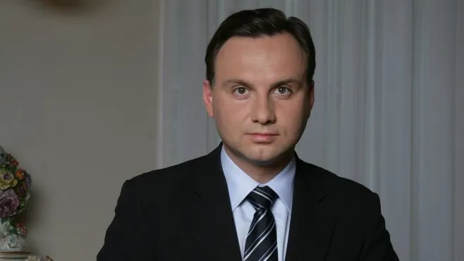 Preşedintele Poloniei, solidar cu România. A venit la Clubul Colectiv pentru a depune flori
