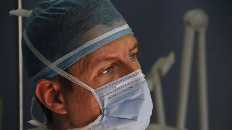 Şeful secţiei de Chirurgie Plastică, mărturii din timpul operaţiilor: "Te gândeşti la copiii tăi..."