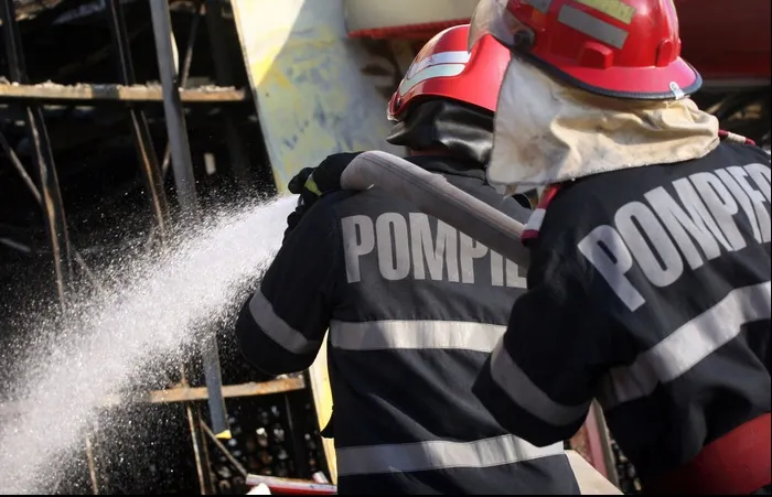 Incendiu într-un bloc din Vrancea! 12 persoane au fost evacuate