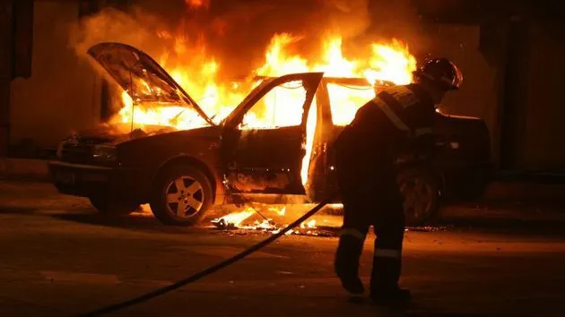 O femeie din Mangalia a incendiat maşina fostului soţ. Care e motivul