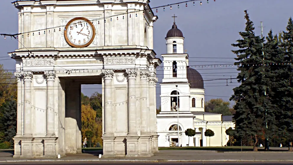 Protest cu 10.000 de persoane la Chişinău. Se cer alegeri parlamentare anticipate