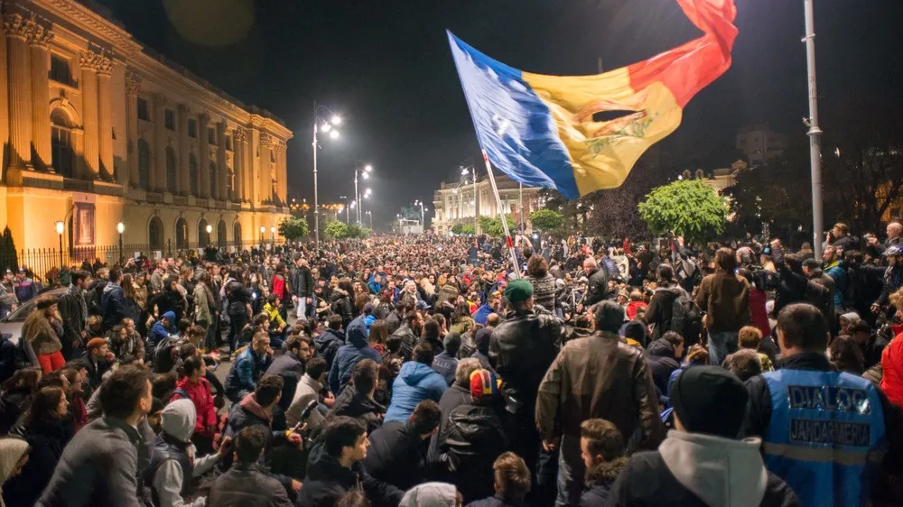 Ioana Ene Dogioiu: Ocupați partidele și nu visați cai verzi pe pereți!