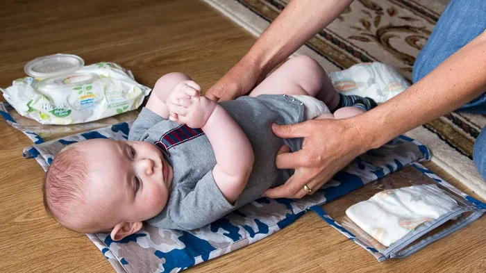 A vrut să-i schimbe scutecele fiicei lui, dar ceva groaznic s-a întâmplat. Mama copilului, şocată