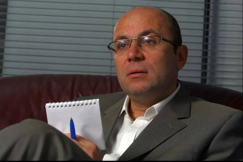 Cozmin Guşă: "Mass-media a ajuns sub genunchiul broaştei. Audienţele sunt mistificate"