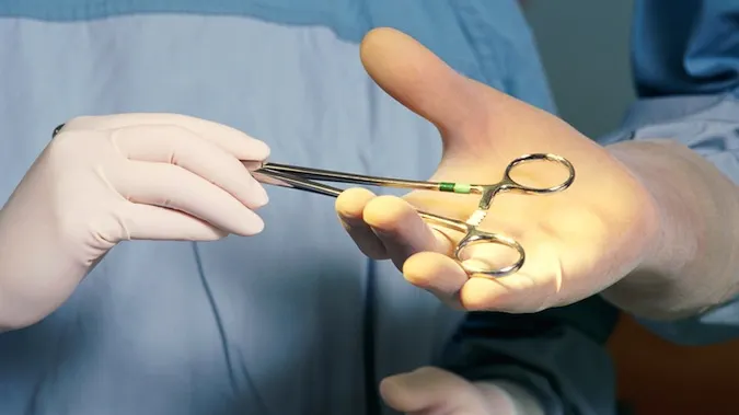 A lucrat ani întregi în secţia de Chirurgie Generală. Acum, colegii lui au aflat ceva uluitor