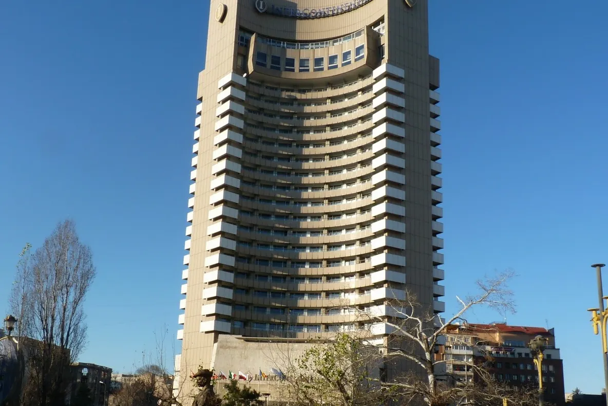 Sinucidere la Intercontinental. Un bărbat s-a aruncat de pe hotel 