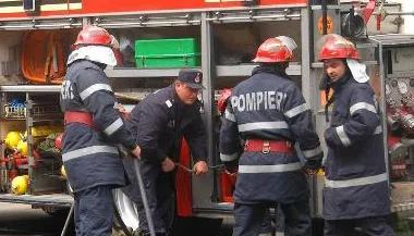 Incendiu puternic. O pensiune din Lipova, distrusă complet