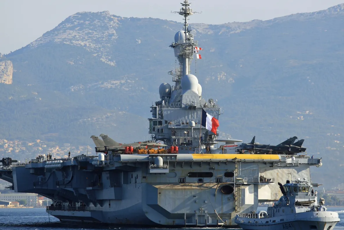 Portavionul Charles de Gaulle merge spre Mediterana de Est, ca să participe la lupta împotriva ISIS