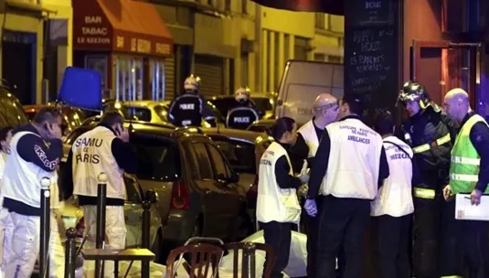 STARE DE URGENŢĂ ÎN FRANŢA. Val de atentate, luare de ostatici: 140 de morţi. Graniţele, închise 