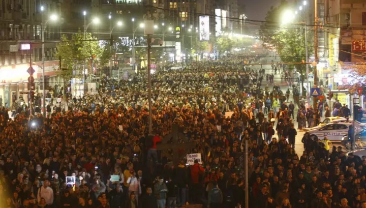 Euronews, despre manifestații: Mii de persoane la protestele pentru reforma clasei politice