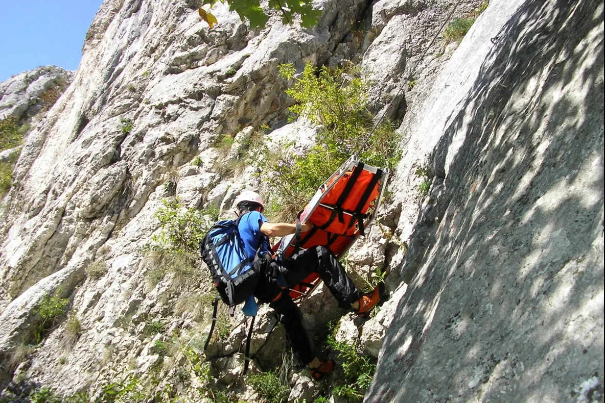 Tragedie în Munții Piatra Craiului. Un turist moldovean a murit după ce a căzut 300 m într-o râpă 