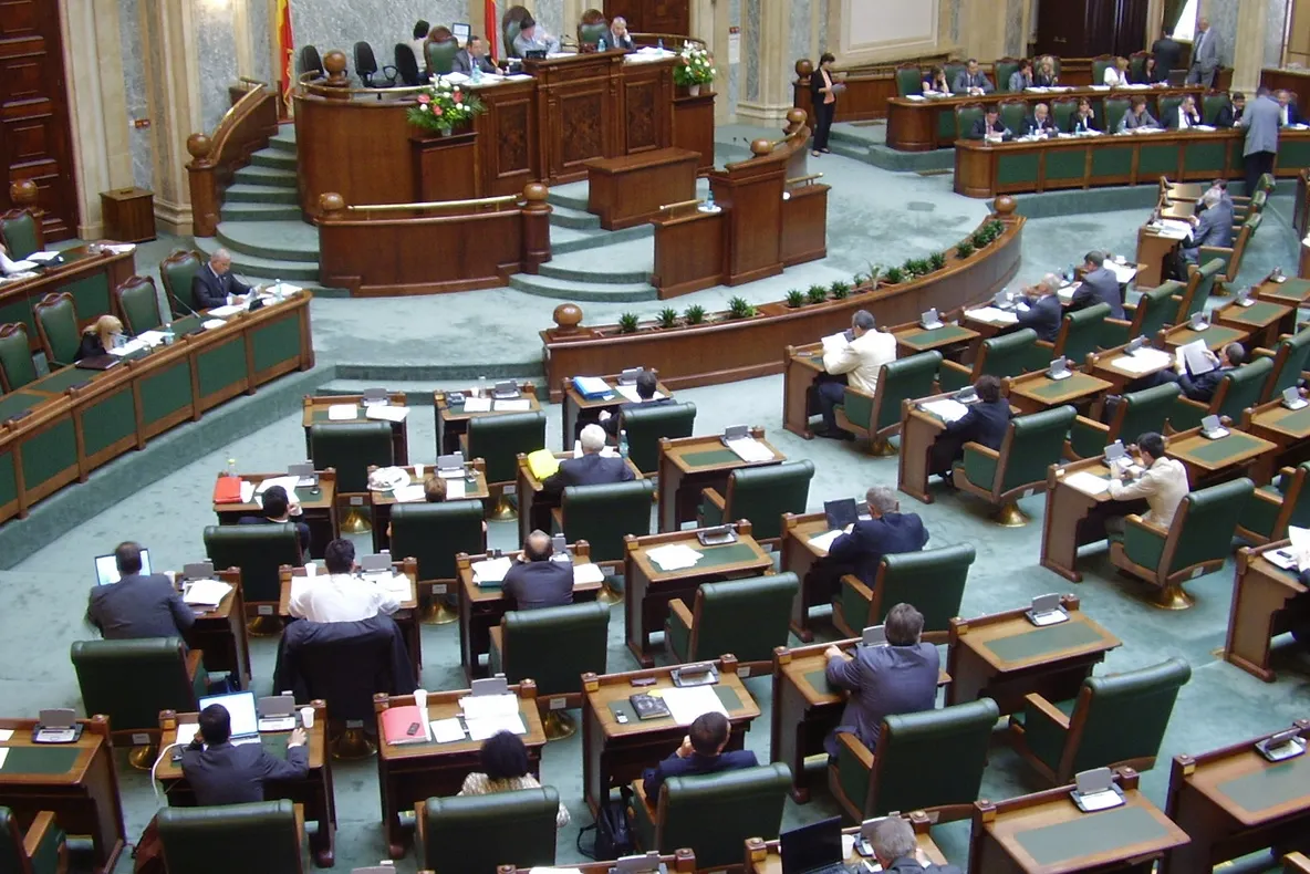 Bugetul Senatului pe 2016, mărit față de anii anteriori. Câți bani vor în plus senatorii 