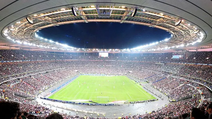 Francois Hollande, prezent la meciul Franţa - Germania, a fost evacuat de pe stadion