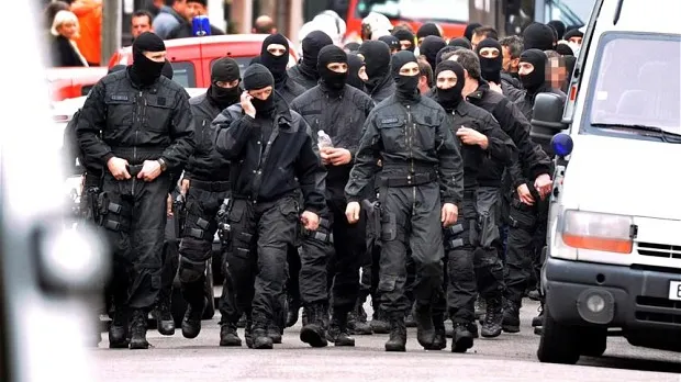Femeile-kamikaze: O nouă eră a jihadului în Franța. Ce li se promite în paradis