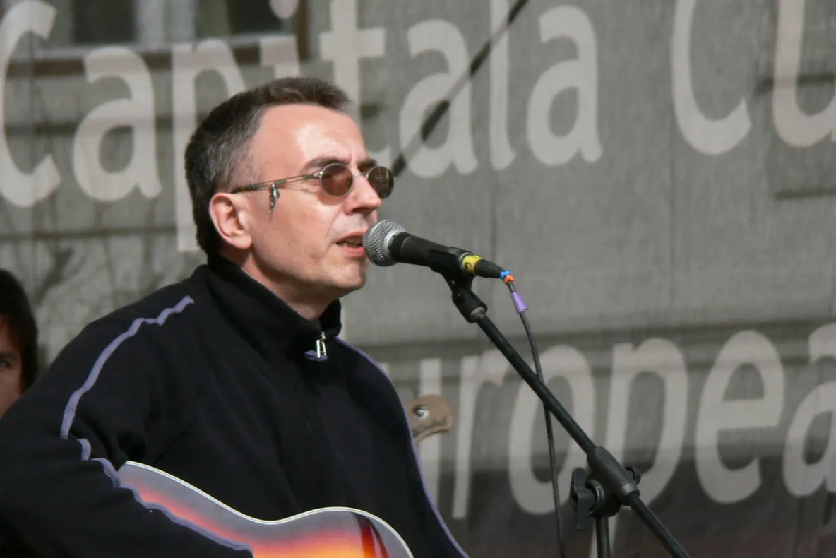 TAXI, cântec manifest în memoria celor 31 de tineri care au murit la Colectiv: ”Ce faceți..?”