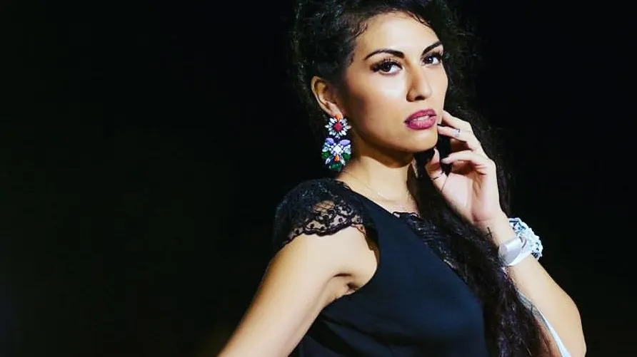 Doinița Oancea își lansează colecția de tricouri într-un mod genial