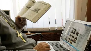 Proiect de lege: acces gratuit la Internet în biserici, parcuri, şcoli şi biblioteci