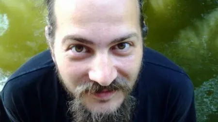 Scrisoarea surorii lui Alexandru Simion, mort în tragedia din Colectiv: "Poți să atingi o mână arsă"