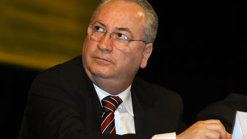 Senator PNL: Oamenii politici trebuie să aibă pensie în funcţie de cât au contribuit 