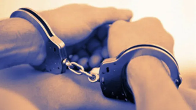 Fost călugăr, reţinut după ce a avut relaţii sexuale cu un alt bărbat fără să-i spună că are SIDA
