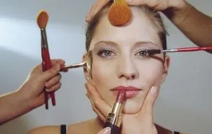 Cât timp poţi folosi produsele de machiaj după ce le-ai deschis