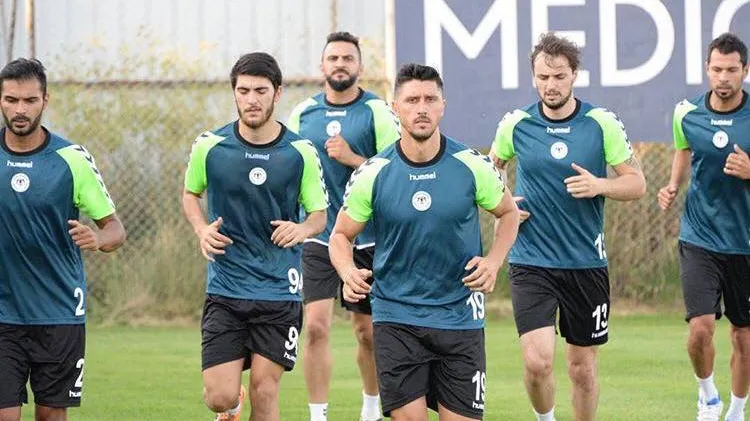 Un celebru fotbalist i-a scris premierului Cioloş. "De ce nu luaţi atitudine, de ce nu militaţi?"