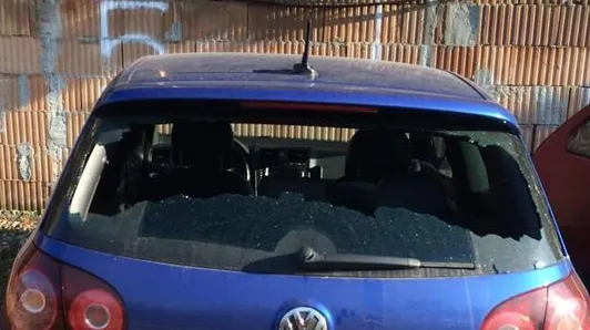 Maşina unei vedete din România, vandalizată în faţa casei: "Idioţi!"