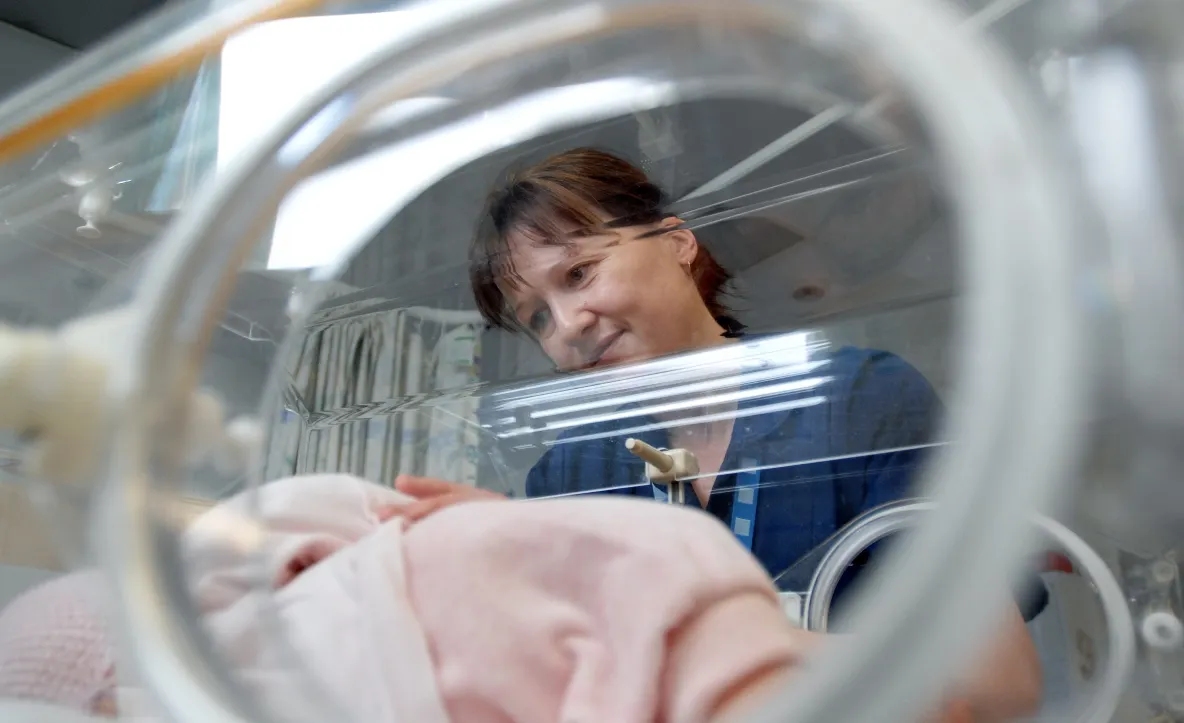 O tânără din Constanța a născut siameze. Ce spun medicii despre fetițe