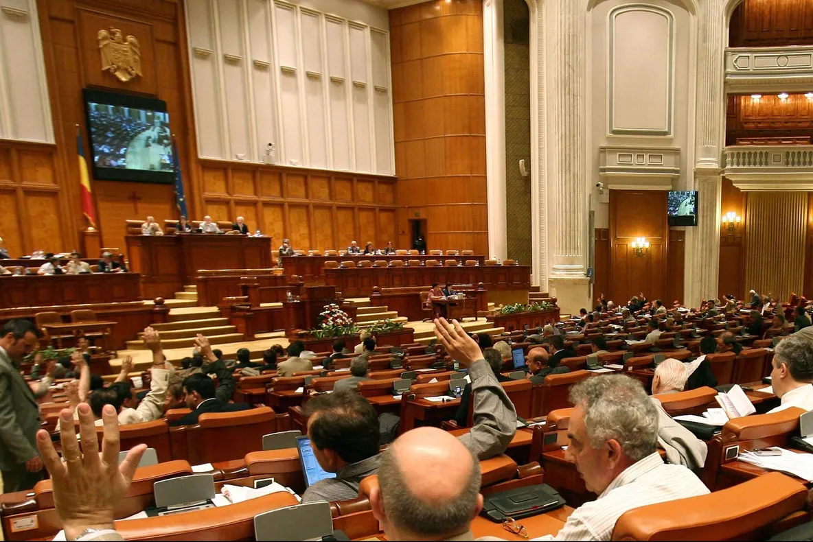 Premieră în Parlament în 2016: două alianțe politice între partide, ambele în opoziție