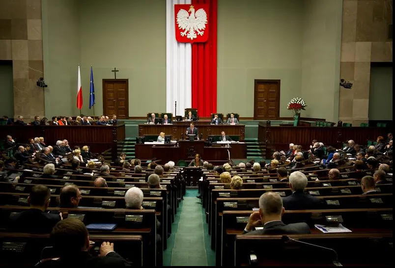 Grav atentat la libertatea presei! Conservatorii polonezi preiau controlul asupra posturilor publice