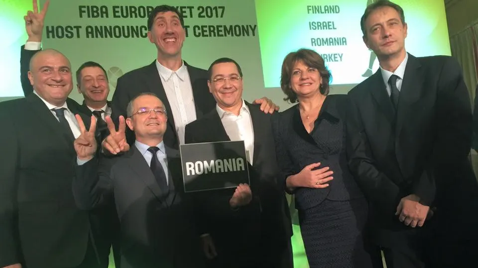 Cum ignoră Ponta conflictul din PSD: "Chiar o zi de poveste. Pentru prima dată în istorie..." 