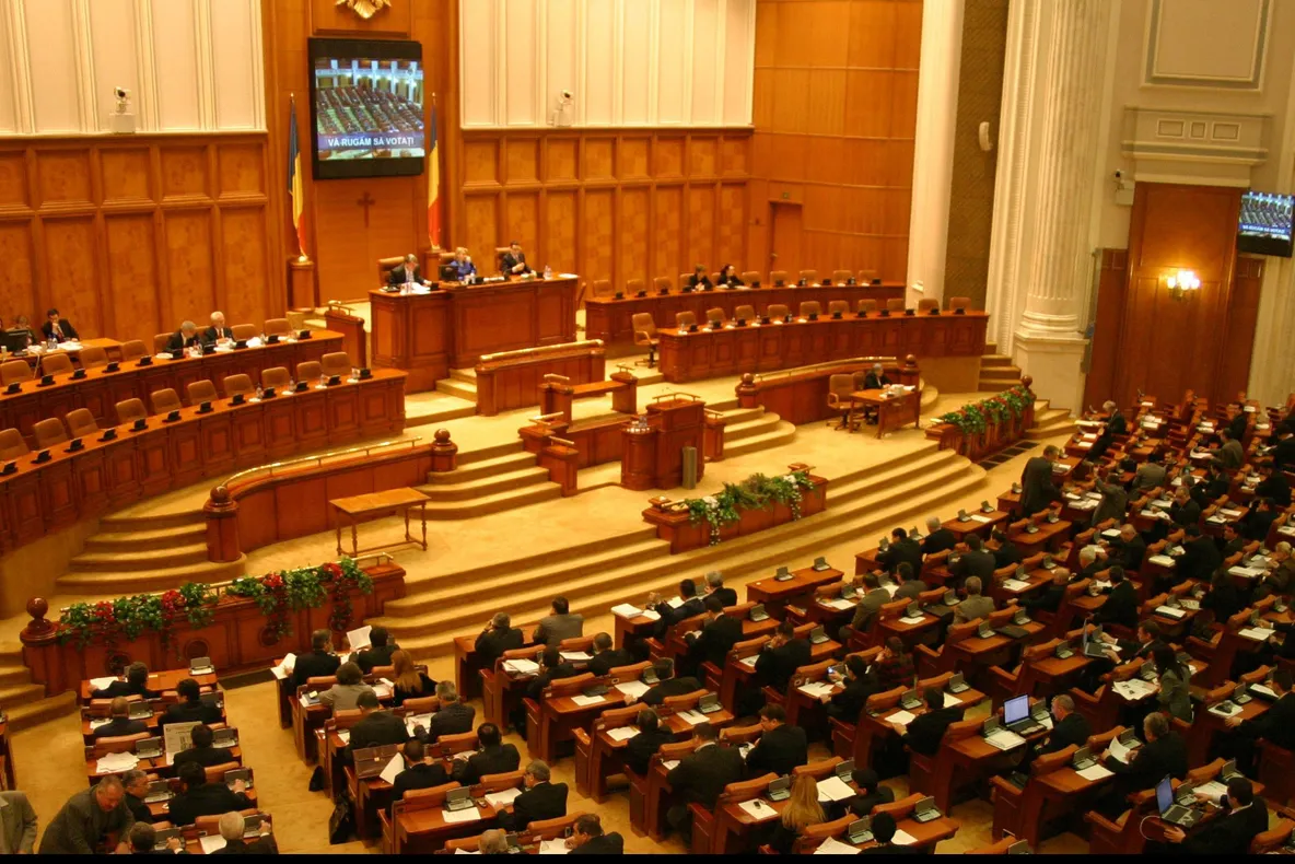 Petiție pentru dizolvarea Parlamentului: peste 11.000 de semnături