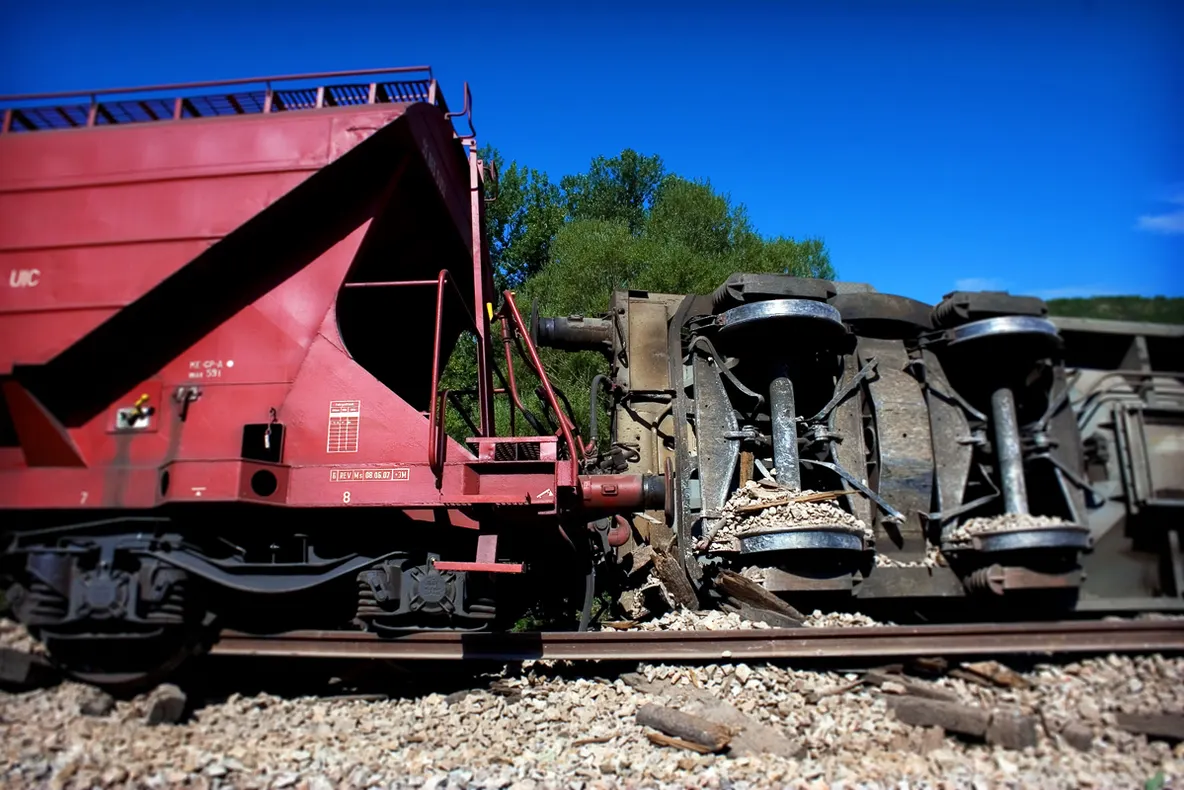 Tragedie! 18 morţi în urma coliziunii dintre un tren şi un microbuz