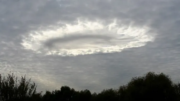 Un OZN cu o formă neobișnuită a fost filmat în India. Clipul a ajuns viral pe net