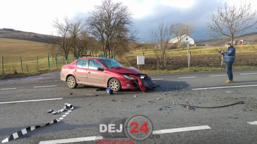 Grav accident. A adormit la volan și a ajuns sub un camion