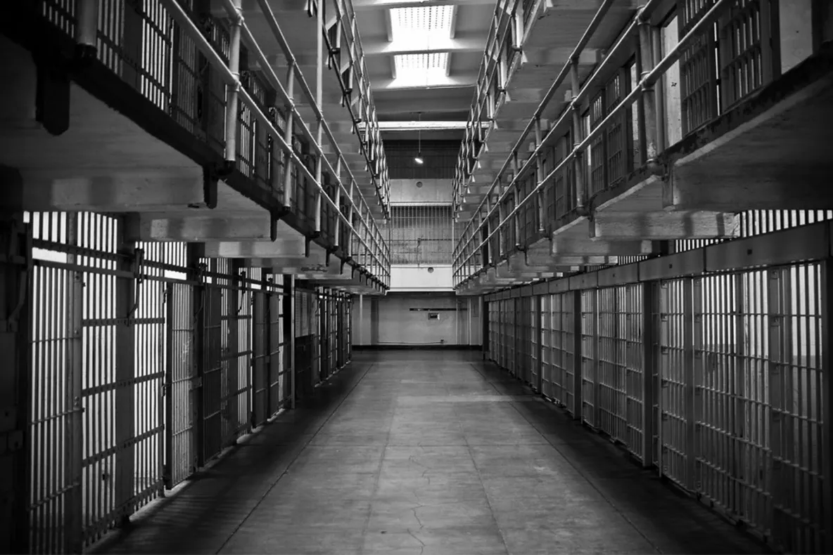 Fost polițist, condamnat la 263 de ani de închisoare. E incredibil câte capete de acuzare a avut